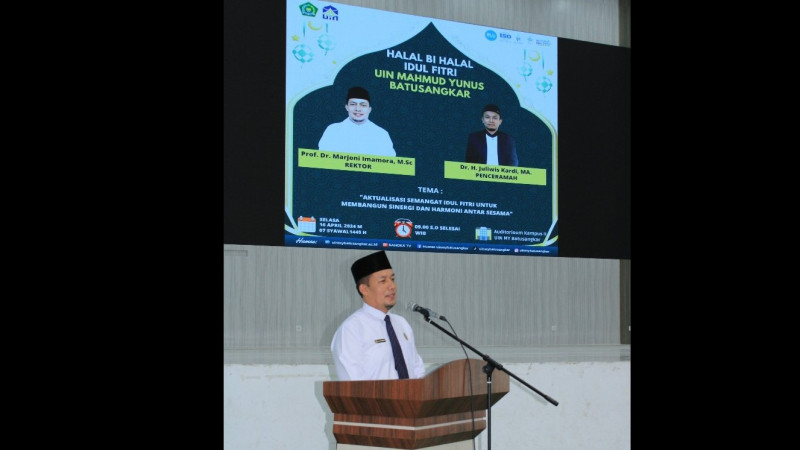 Rektor UIN Mahmud Yunus Batusangkar Prof. Dr. Marjoni Imamora, M.Sc