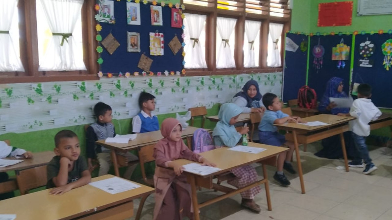 Calon siswa MIN 11 Banda Aceh sedang mengikuti tahapan asesmen (penilaian) awal