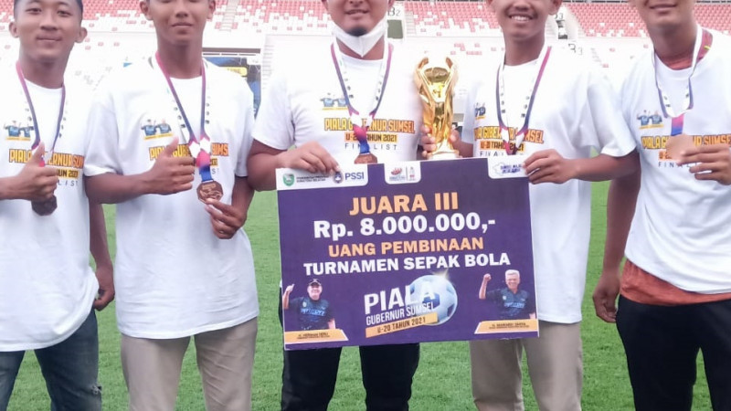 Guru dan Siswa MAN 1 OKU Timur Ikut Serta dalam Event Piala Gubernur Sumsel U-20 Tahun 2021 yang Berhasil Raih Juara III
