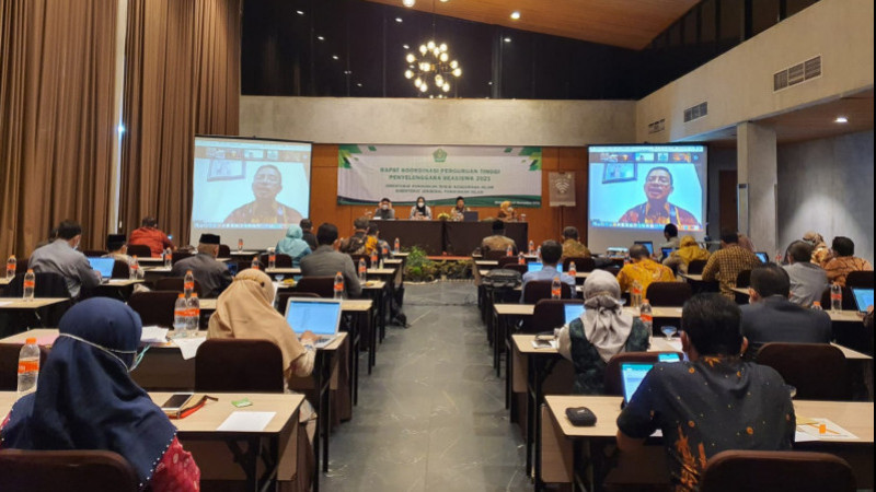 Suyitno, the Director of Directorate of Islamic Religious Higher Education conveyed his speech through virtual meeting in Bintaro, Tangsel