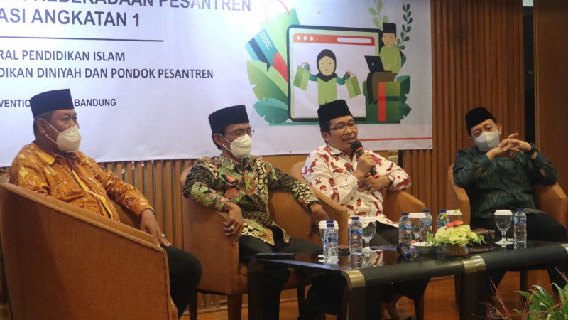 Direktur PD Pontren Waryono saat Workshop Peningkatan Layanan Pendaftaran lembaga Pesantren secara terintegrasi di Bandung