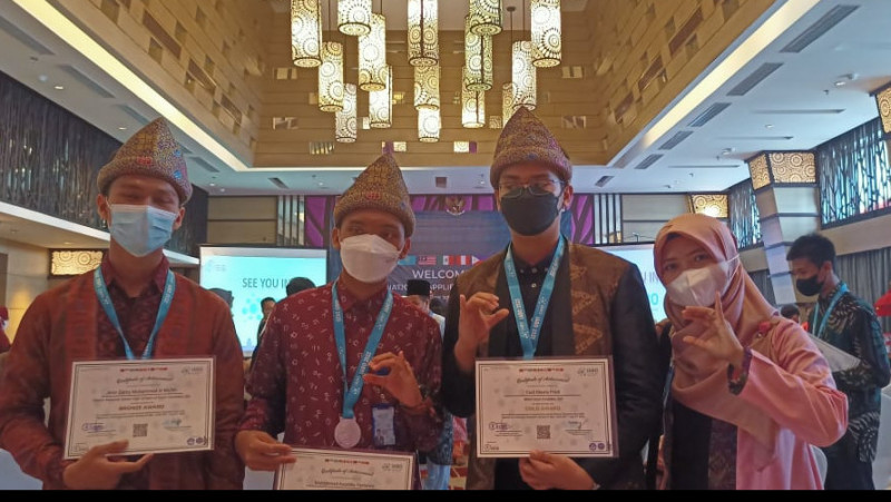 Tiga siswa MAN IC OKI peraih medali IABO 2022