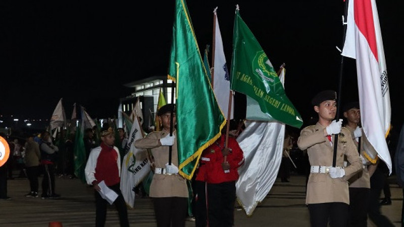 Foto : Bendera kontingen IAIN Langsa berkibar di arena PESONA I