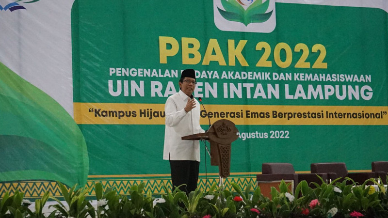 Rektor UIN Raden Intan Lampung, Prof Wan Jamaluddin Z PhD saat memberikan sambutan dalam pembukaan PBAK 2022