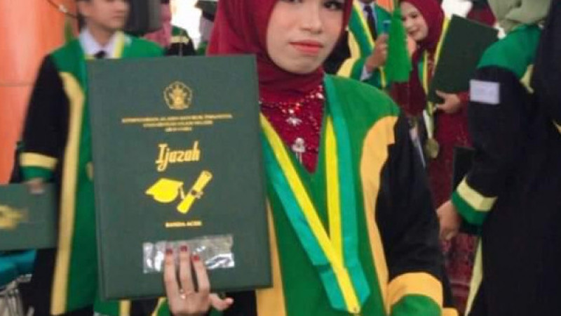 Nurhazizah Nasution, Wisudawan dari Program Studi Ilmu Perpustakaan Fakultas Adab dan Humaniora UIN Ar-Raniry Banda Aceh