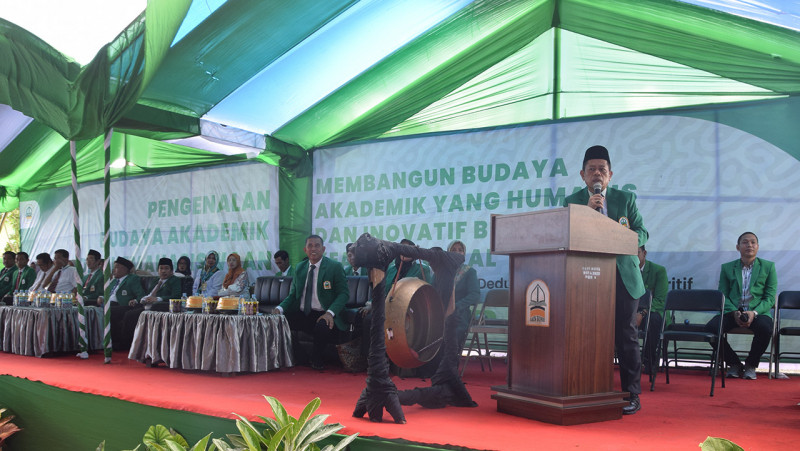 Rektor IAIN Bone Prof. Dr. H. Syahabuddin, M.Ag saat memberi sambutan.