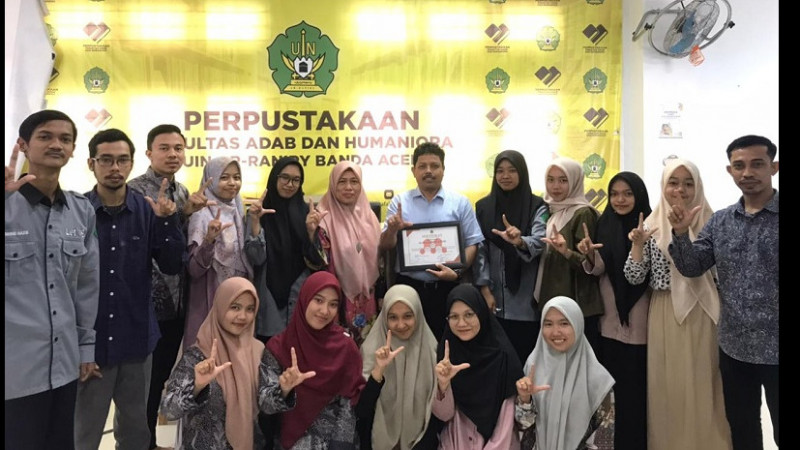 Sebanyak 15 orang mahasiswa Program Studi Ilmu Perpustakaan Fakultas Adab dan Humaniora UIN Ar-Raniry Banda Aceh dilatih pengelolaan referensi menggun