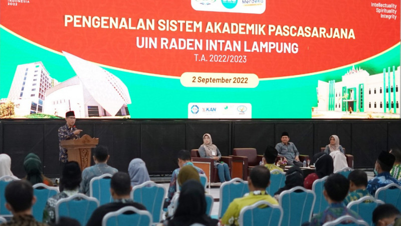 Wakil Rektor I saat mewakili Rektor memberikan sambutan pada acara Pengenalan Sistem Akademik Pascasarjana (PSAP) di ballroom UIN Raden Intan Lampung,