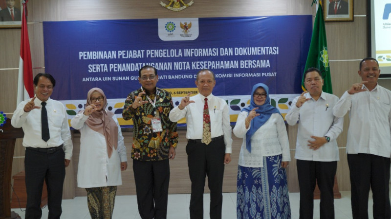 Ketua Komisi Informasi Pusat Lakukan Pembinaan dan Resmikan Kantor Layanan Informasi Publik UIN Bandung