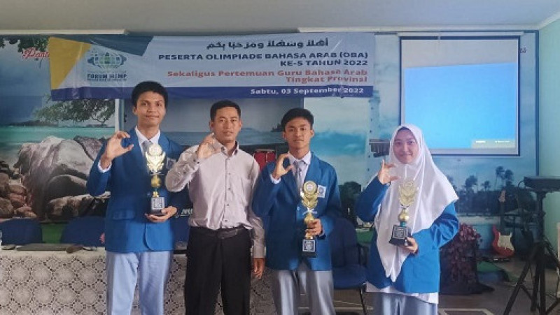 Tiga siswa MAN Insan Cendekia Bangka Tengah peraih peringkat 1, 2, dan 3 Olimpiade Bahasa Arab.