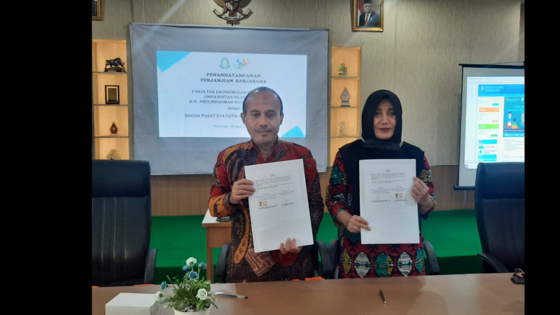 Rahyudin, M.Si.(kiri) dan Dr. Shinta Dewi Rismawati, M.H. (kanan) telah menandatangani MoU antara UIN Gus Dur dan BPS kota Pekalongan