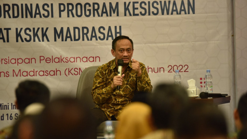 Direktur KSKK, Moh. Isom saat membuka Rapat Koordinasi Program Kesiswaan yang berlangsung di Santikan Hotel, Jakarta Timur, Selasa (14/9/2022).