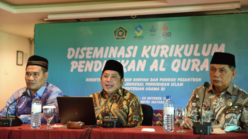 Dirjen Pendis saat Diseminasi Kurikulum Pendidikan Al Qur'an di Lombok, NTB.