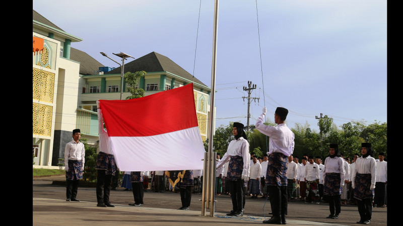 pelaksanaan upacar bendera memperingati HSN 2022 di UIN Gus Dur Pekalongan