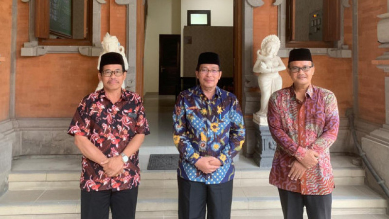 Direktur PD Pontren, Waryono Abdul Ghafur pada Kunjungannya ke Badung, Bali.