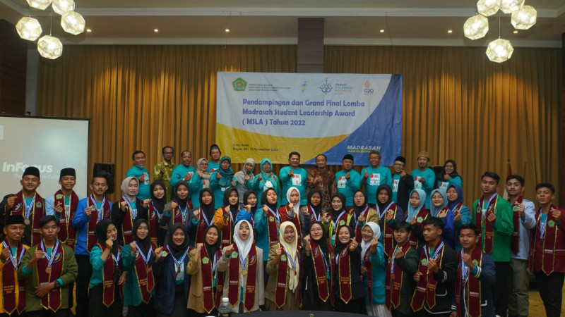 Foto bersama peserta Lomba Madrasah Student Leadership Award (MSLA) Tahun 2022.