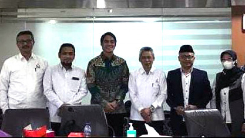 Direktur PAI Amrullah bersama Stafsus Mendikbudristek didampingi para Kasubdit PAI.