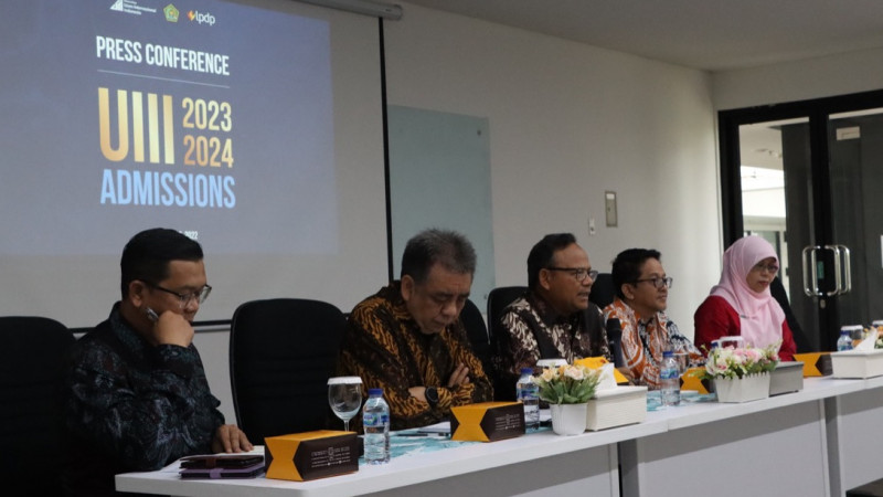 Rektor UIII dan Jajarannya pada Press Conference UIII 2023/2024 Admissions