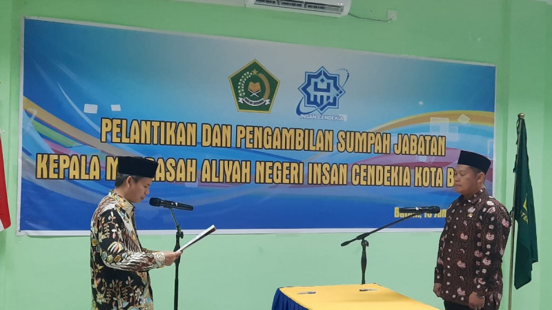 Direktur GTK Madrasah Muhammad Zain melantik Kepala MAN IC Kota Batam M Kamal
