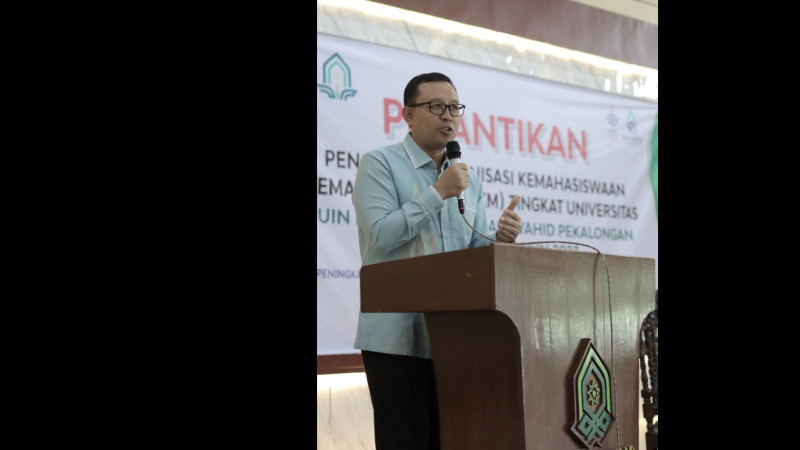 Prof. Dr. H. Zaenal Mustakim (Rektor UIN Gus Dur Pekalongan) saat sambutan pada pelantikan ormawa 2023