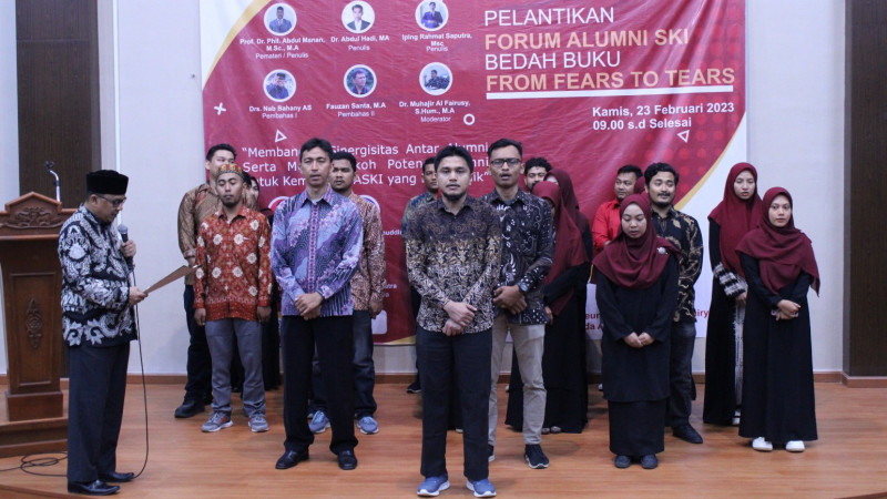 Dekan Fakultas adab dan Humaniora UIN Ar-Raniry Banda Aceh, Syarifuddin melantik dan mengukuhkan Pengurus Forum Alumni Sejarah dan Kebudayaan Islam (F