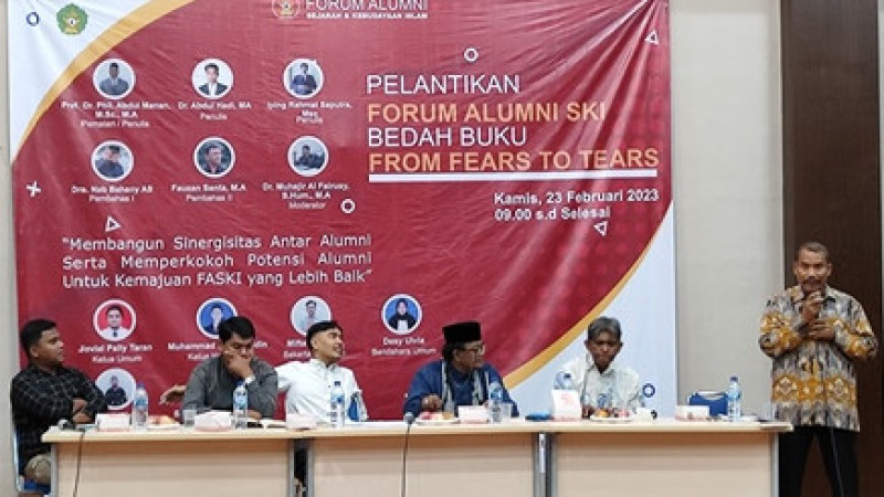 Prof Abdul Manan penulis buku  from Fears to Tears (dari Ketakutan Menjadi Air Mata)