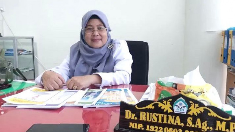 Dr. Rustina, Ketua LP2M UIN Datokarama Palu