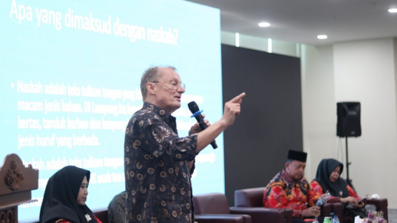 Dr Dick van der Meij saat memaparkan terkait Naskah Lampung
