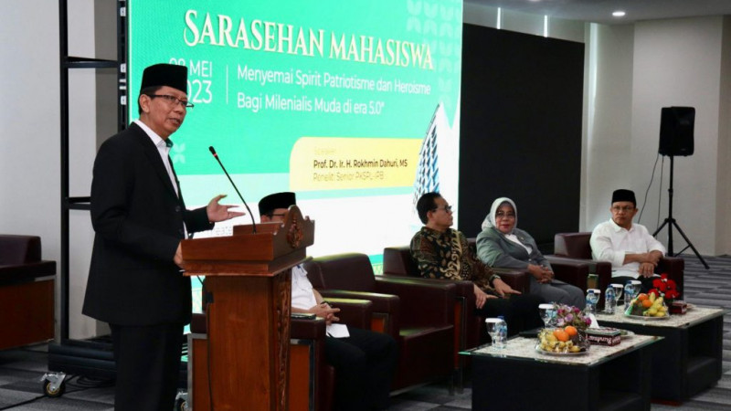 Rektor Prof Wan Jamaluddin saat berikan sambutan pada Sarasehan Mahasiswa.