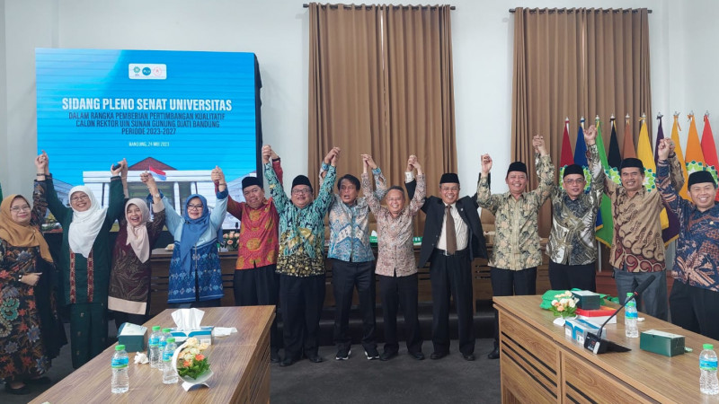 Foto bersama 13 Calon Rektor UIN Sunan Gunung Djati Bandung periode 2023-2027 melakukan Deklarasi Damai