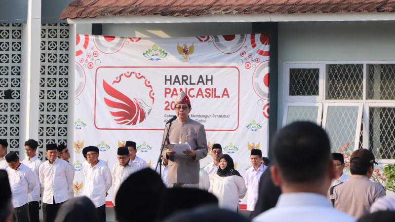 Rektor UIN Raden Intan Lampung saat membacakan amanat Presiden RI pada Harlah Pancasila 2023