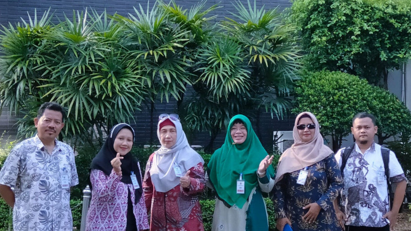 Kajur dan para dosen Tadris Bahasa Indonesia Fakultas Ilmu Tarbiyah dan Keguruan (FITK) IAIN Syekh Nurjati Cirebon, Bangkok.