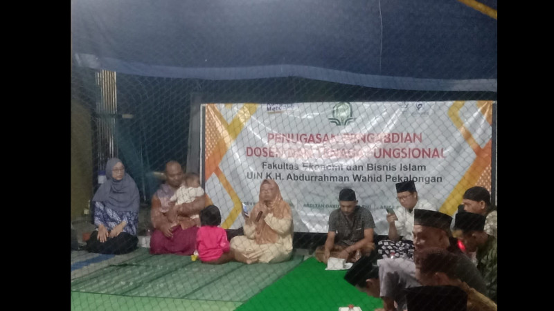 Tim Pengabdian kepad Masyarakat UIN Gus Dur saat menyampaiakan materi dihadapan pelaku UMKM daerah Wonopringgo