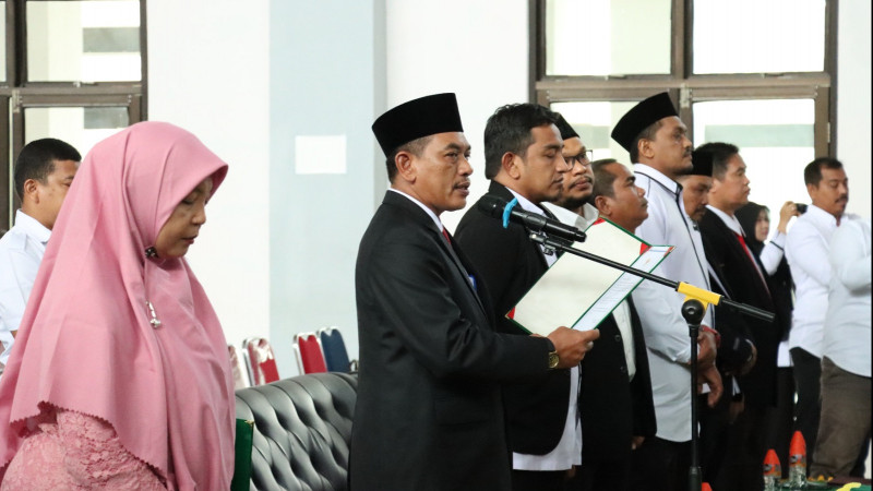 Rektor IAIN Langsa Prof. Dr. Ismail Fahmi Arrauf Nasution, MA saat melantik 77 pejabat pelaksana akademik di lingkungan IAIN Langsa.