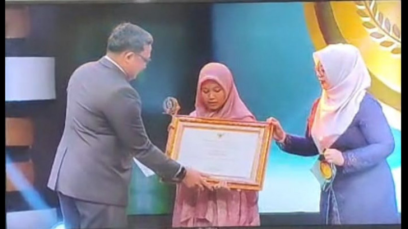 Ayla Zahara Nibras, siswi kelas XI-6 MAN 4 Jakarta yang meraih penghargaan Tokoh Anak Inspiratif Yang Peduli Perlindungan Anak