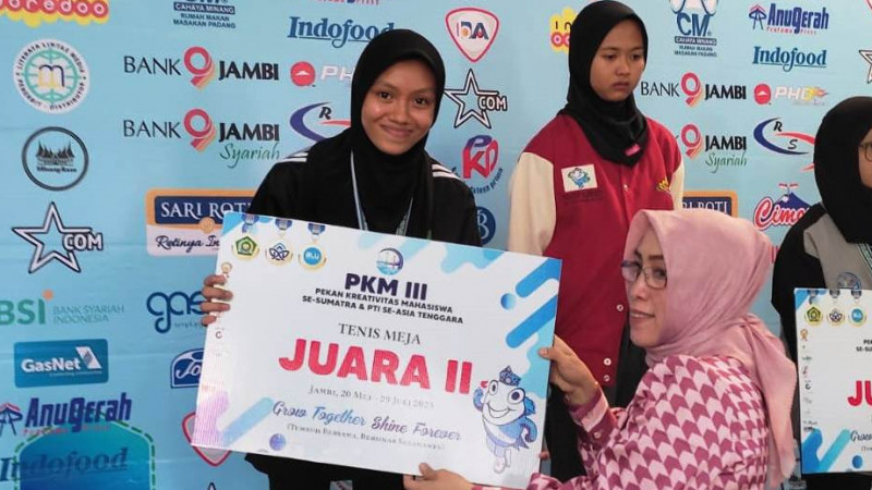 Atlet tenis meja tunggal putri Universitas Islam Negeri (UIN) Ar-Raniry Banda Aceh harus puas meraih medali perak setelah difinal kalah dari UIN Raden