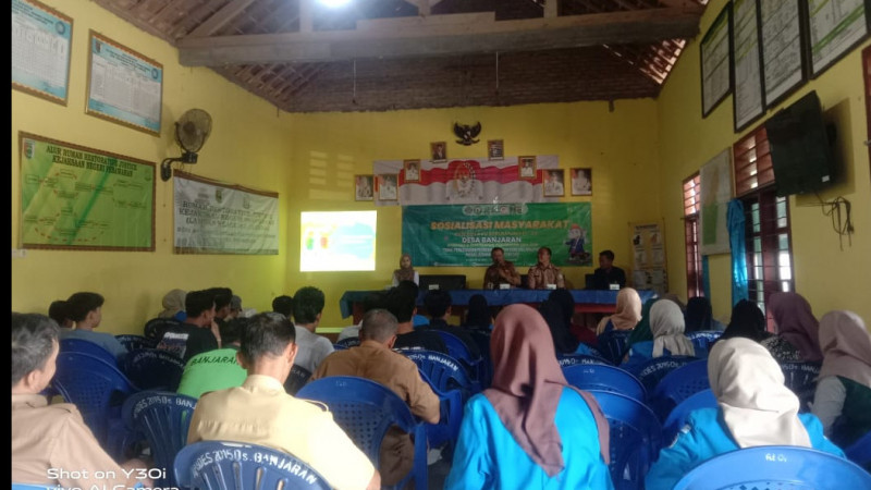 Mahasiswa KKN Melayu Serumpun Sosialisasi Pencegahan Stunting dan Penikahan Dini Desa Banjaran