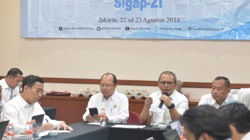Stafsus Menag, Wibowo Prasetyo saat menghadiri Kick Off  Sigap-ZI melalui Pendis Care Center (PCC), Selasa (22/08/2023)