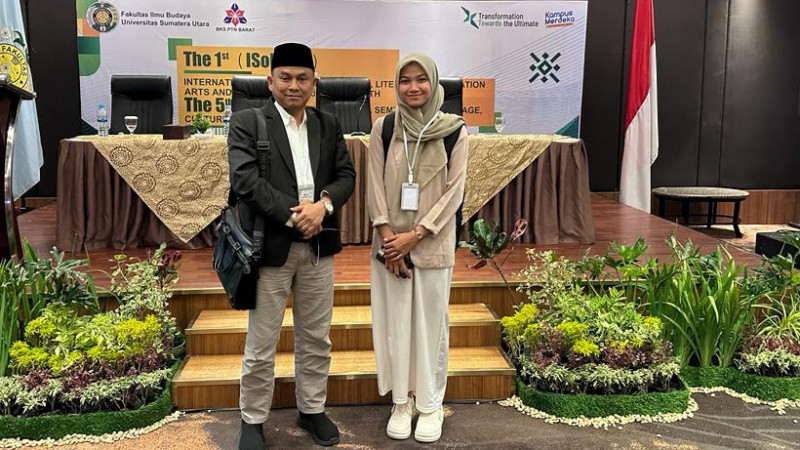 Raihatul Jannah bersama Dekan FAH UIN Ar-Raniry Banda Aceh Syarifuddin MA PhD