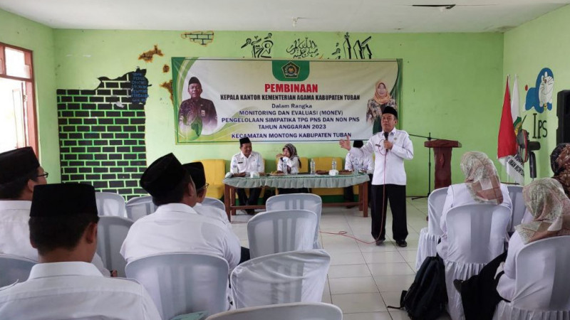 Pencerahan  Kakankemenag Tuban terhadap Guru Madrasah se-kecamatan Montong
