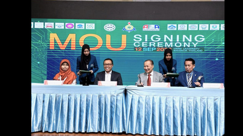 Rektor aUIN Gus Dur (dari kiri no. 2) saat menghadiri The Asian Islamic Universities Association di Bangkok, Thailand