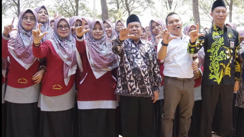 Buka Workshop Ceria Bocah Indonesia, 
Kakankemenag Tuban Ingatkan Guru RA Tingkatkan Kompetensi