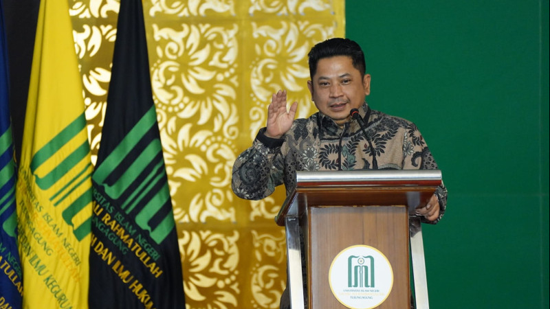 Direktur Jenderal Pendidikan Islam, M. Ali Ramdhani saat memberikan arahan di UIN SATU