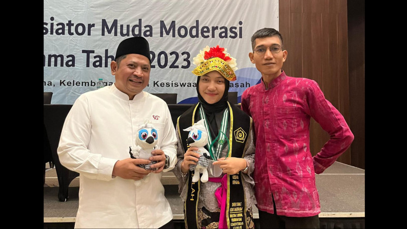 Siswi MAN 1 Jembrana yang dinobatkan ebagai 1st Runner Up Inisiator Muda Moderasi Beragama oleh Direktur Jenderal Pendidikan Islam