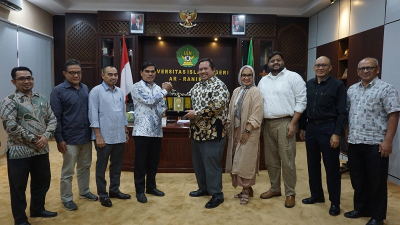 Kedatangan Bernard Uadan beserta rombongan disambut langsung  Rektor UIN Ar-Raniry Banda Aceh Prof Dr Mujiburrahman MAg