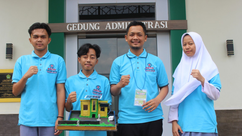 Tim Robotik MAN 1 Darussalam Ciamis di ajang 9th Kontes Robot Nusantara, Asian Robotic Competition for Primary and Secondary Schools.