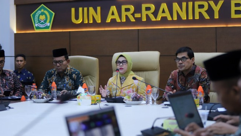 Guru Besar Universitas Negeri Surabaya Siti Nur Azizah.