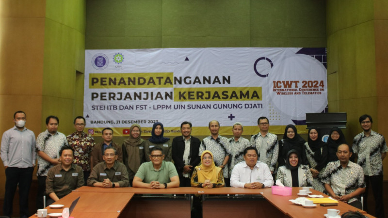 Foto bersama setalah melakukan penandatanganan perjanjian kerjasama ITB-UIN Bandung