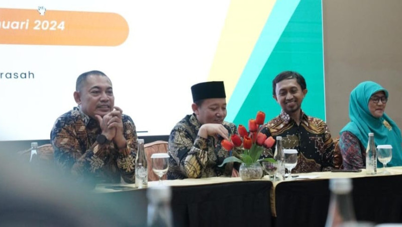 Direktur KSKK Madrasah, Muchammad Sidik Sisdiyanto, saat menyampaikan arahannya pada kegiatan Reviu Pedoman Pembelajaran pada Madrasah di Bogor, Kamis