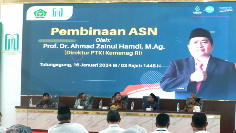 Direktur Diktis, Ahmad Zainul Hamdi, memberikan pembinaan nagi ASN UIN SATU Tulungagung